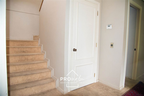 Casa En Venta De 6 Dorm. En Lo Barnechea