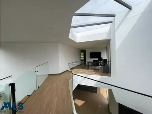 Hermosa Casa Moderna En El Escobero(mls#242569)