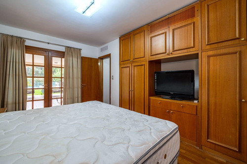 Venta/permuta Casa De 4 Dormitorios Con Amenities. San Marino, Funes Hills.