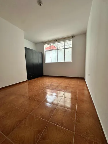 Apartamento De 2 Habitaciones Y 1 Baño Con Un Un Patio Grand