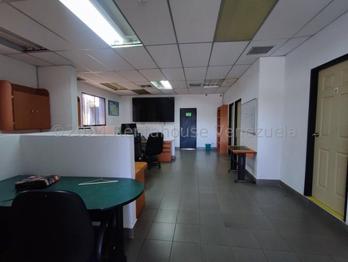 Los Chaguaramos !! Hermosa E Impecable Casa Acondicionada Para Uso De Oficina Y Comercial, 780 M2 Terreno, 828 M2 Const., 8 Oficinas, 5 Baños, 10 Pe, A/a, Sistemas De Seguridad. Excelente Ubicación !!