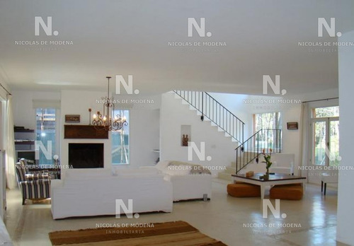 Casa En Laguna Blanca Punta Del Este En Venta- Ref: 4600