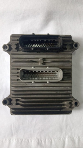 Computadora De Motor De Chevy Para C2 Con Conectores (Usado)