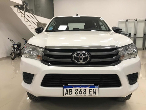 Imagen 8 de 15 de Toyota Hilux 2.4 Cd Sr 150cv 4x2 2017