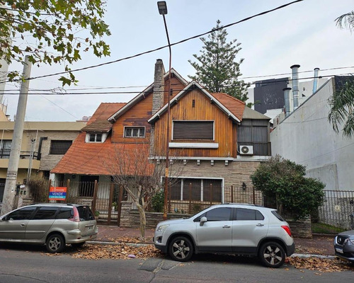 Casa Sobre Lote De 448 M2 De Doble Frente