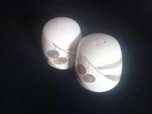 Salero Y Pimentero De Porcelana. Importados. Oferta. (Usado)