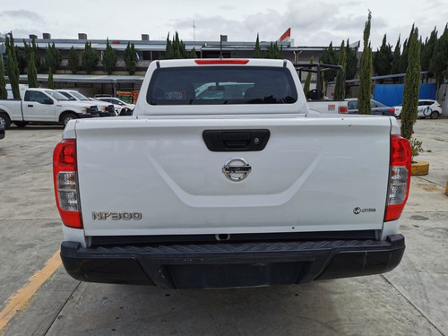 Imagen 4 de 12 de Nissan Np300 Doble Cabina S 5310