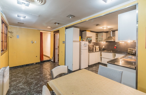 Casa. Gran Potencial Para Desarrollo Inmobiliario. Quincho Y Garage. Avellaneda Centro