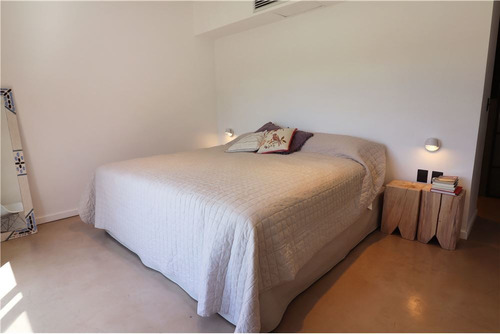 Venta Casa Santa Elena 5 Ambientes, 4 Dormitorios