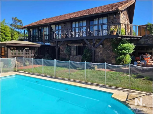 Vende Casa A Media Cuadra Del Mar De 3 Dormitorios, Pinares, Punta Del Este 