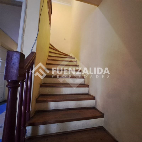 Casa En Venta De 5 Dorm. En La Cisterna