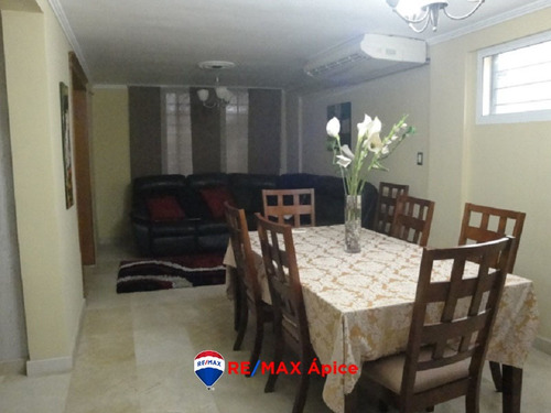 Imagen 2 de 4 de En Venta Town House En Lomas Del Sol, Urb. Palma Real Tipuro