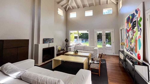 Casa En Venta En Barrio El Molino, Country Abril
