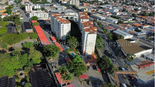 Apartamento En Venta En Metropolitano Javier Barquisimeto  3 Cómodas Habitaciones, 2 Baños, Cocina Moderna Y Una Excelente Vista , Ademas Cuenta Con Area De Parrillera Y Piscina Gabriela C.