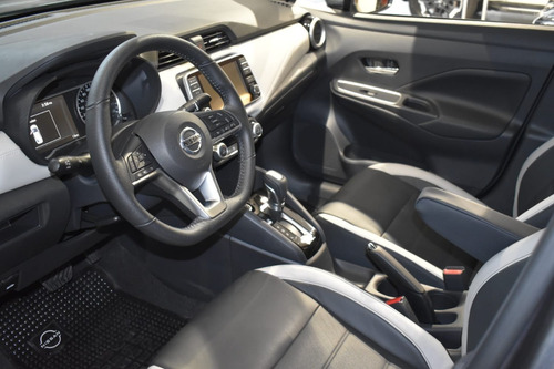 Imagen 7 de 25 de Nissan Versa Exclusive Cvt Juan Carlos