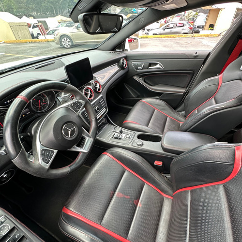 Mercedes-Benz Clase CLA 2.0 45 Amg At