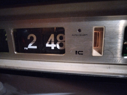 Vintage 1970's Panasonic Rc-6551 Reloj Flip Alarma Radio (Usado)