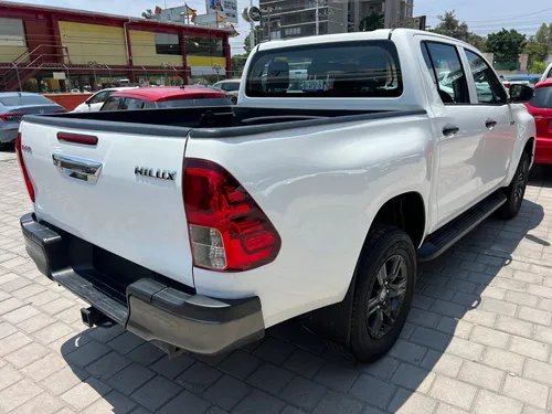 Toyota Hilux 2.7 Cabina Doble Sr Mt