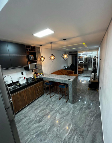 Apt 1 Quarto Top