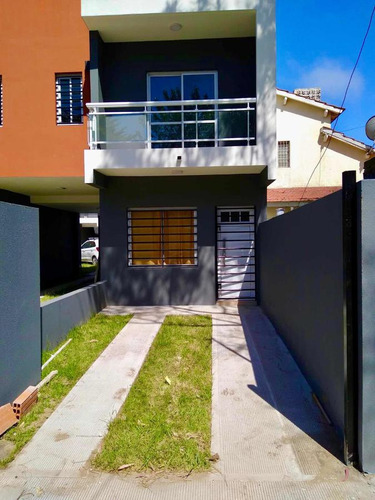 Dúplex En Venta - 2 Dormitorios 2 Baños 1 Cochera - 91.25mts2 Totales - Mar De Ajo