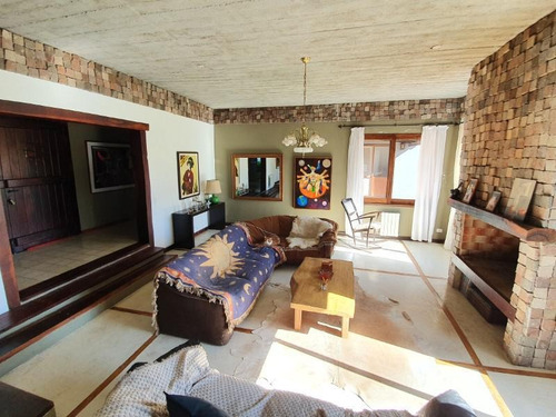 Imagen 9 de 30 de Espectacular Casa Con 4 Cuartos, Pileta, Bajada Al Rio Y Dependencias.