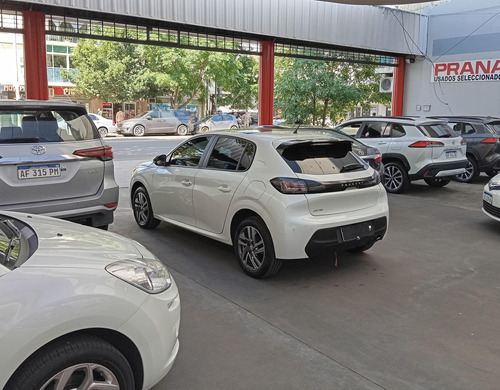 Peugeot 208 208 FELINE AT