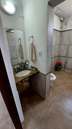 Venta 2 Naves Industriales 7 Locales Y 2 Casas Lote 7472m2 - Villa Allende