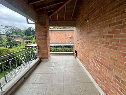 Casa En Arriendo En Loma Benedictinos. Cod A776027