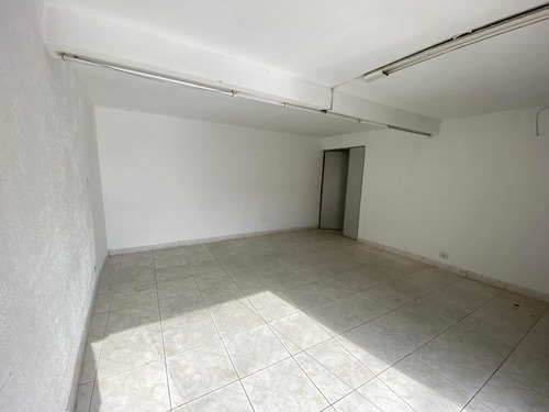 Imagem 4 de 10 de Salão Comercial 30 Mts Para Aluguel 1 Vaga