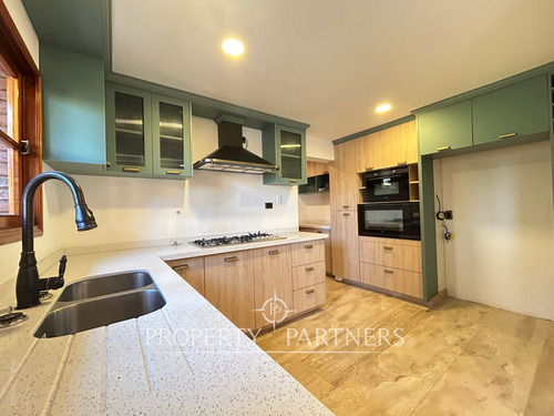 Espectacular Casa Completamente Remodelada En Sect...