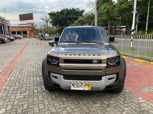 Land Rover Defender First 2021