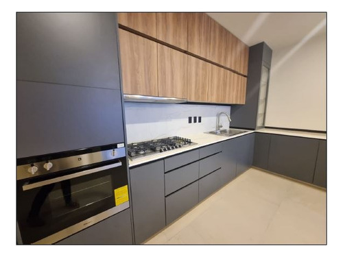 Excelenta Casa En Lomas, Calidad Y Ubicacion Excelente. Oportunidad