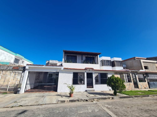 Imagen 2 de 19 de Quinta Tipo Townhouse En Trigal Norte, Valencia. Negociable