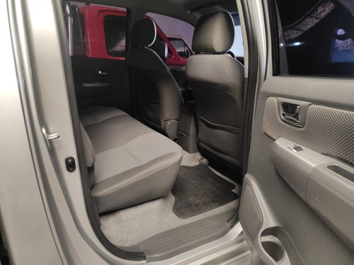 Imagen 8 de 9 de Toyota Hilux 2012 3.0 Cd Srv I 171cv 4x2