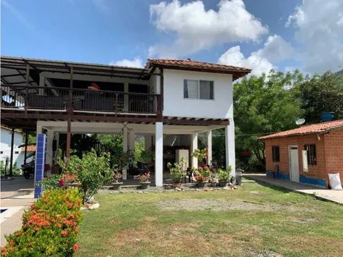 Finca Santa Fe De Antioquia Via A Bolombolo. Se Vende