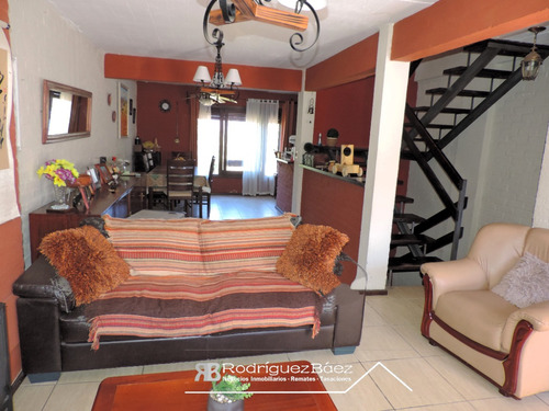 Venta Casa 3 Dormitorios 2 Baños Garage Jardin Y Fondo Verde
