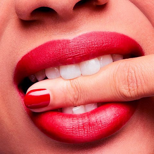 Imagen 6 de 8 de Labial Liquido Mate Terciopelo Apple Coral Ultra Fijacion