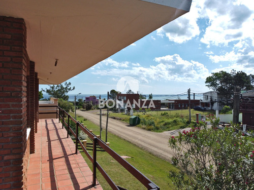 Piriápolis, Playa Hermosa. Casa En Venta A 200 Metros De La Playa. Padrón Único, 4 Dormitorios, 2 Baños