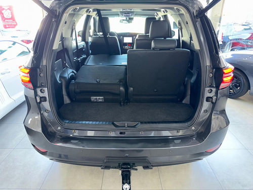 Toyota Hilux SW4 2.8 D-4D TURBO DIESEL SRX 7L 4X4 AUTOMÁTICO