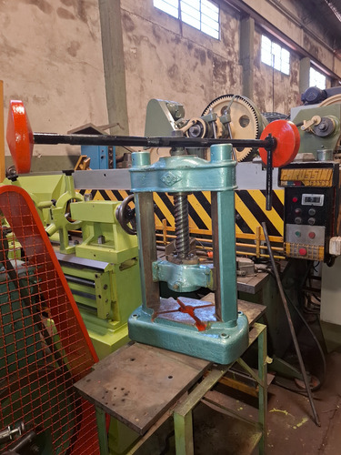Balancin A Tornillo Manual De 15 Tn 2 Columnas (Usado)