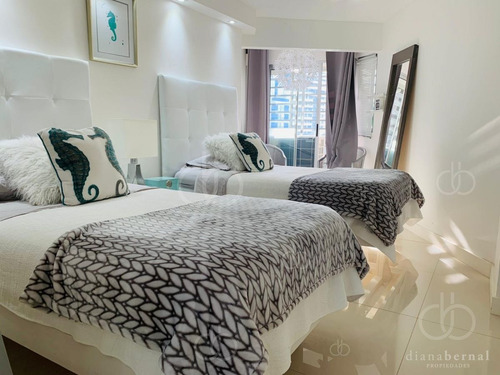 Imagen 19 de 28 de Venta De Apartamento De 2 Dormitorios En Torre Cristal Punta Del Este