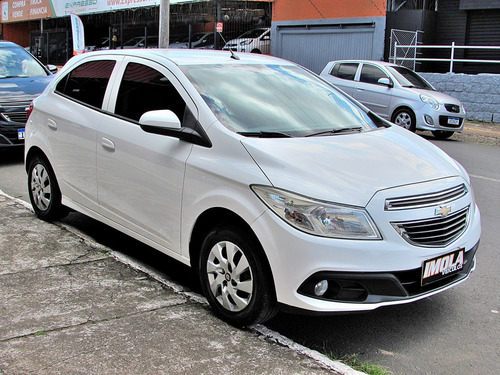 Imagem 3 de 14 de Gm - Chevrolet Onix 2014 Flex