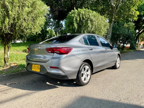 Chevrolet Onix 1.0T Premier Sedan At