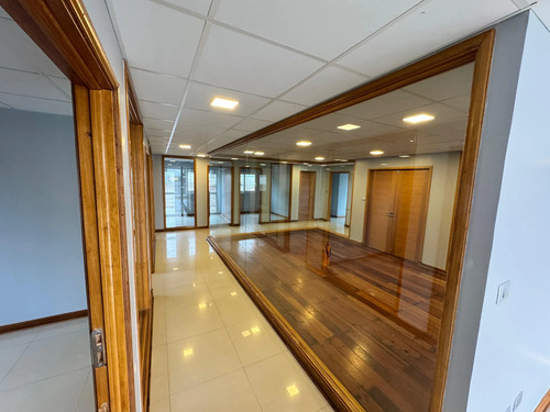 Amplia Oficina En Arriendo-excelente Ubicación C.del Cobre.