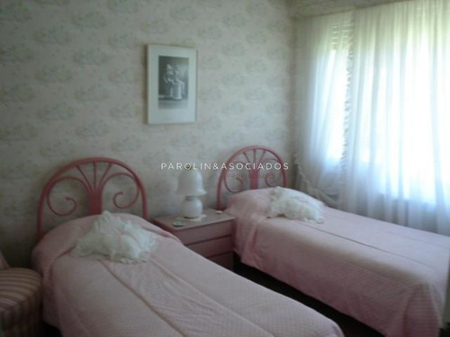 Hermosa Propiedad En Venta En Barrio Resindencial Cantegril Punta Del Este-ref:3909