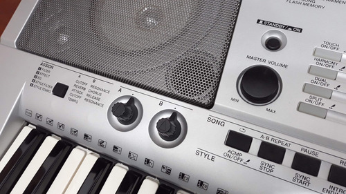 Teclado Musical Yamaha Psr E-403 61 Teclas Prateado (Usado)