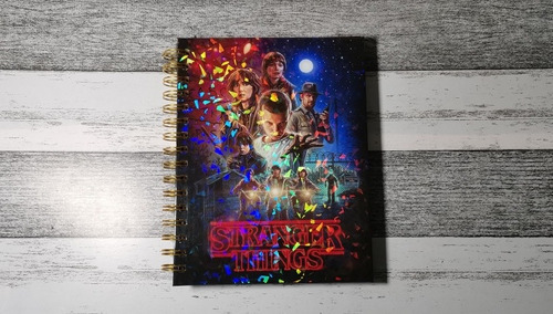 Cuaderno Stranger Things Holográfico Con Esquelas Eleven