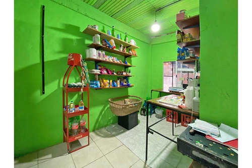 Imagen 2 de 12 de Casa A Reciclar En Zona Residencial