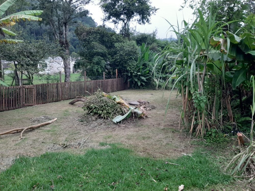 Chácara Com 5 Cômodos, 1 Banheiro E 2 Garagens