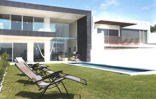 Casa Moderna Con Alberca Y Jardín, En Fraccionamiento Con Seguridad